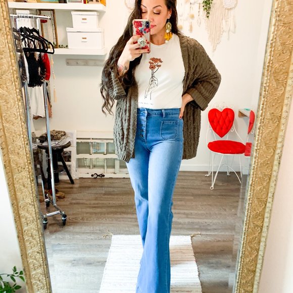 LET LOVE GROW Graphic T-Shirt - Picture 2 of 3